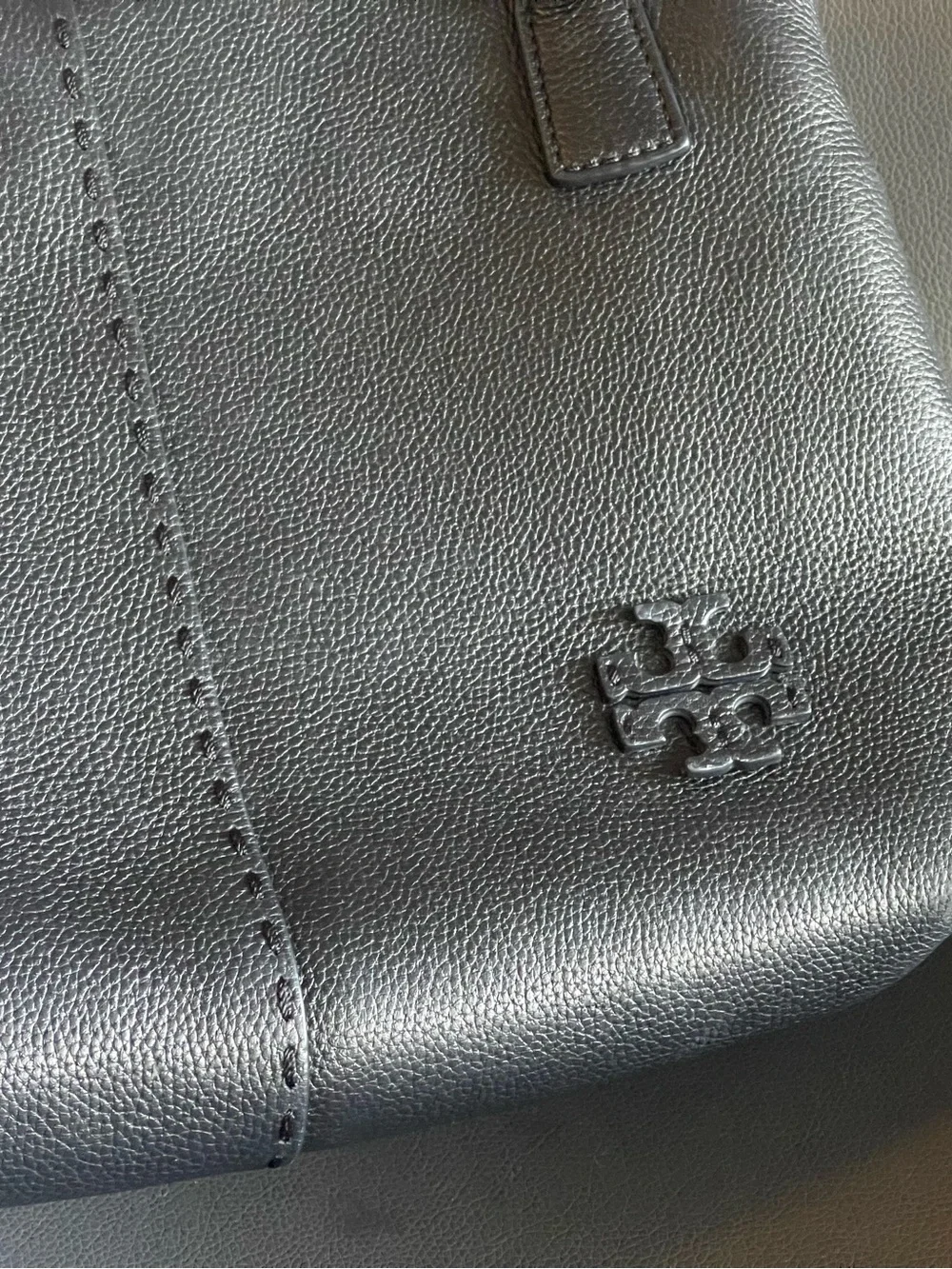 Tory Burch compact pebbled